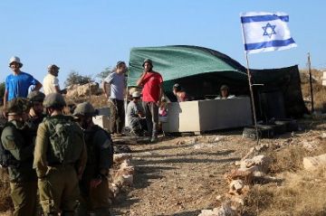 مستوطنون إسرائيليون يدخلون قطاع غزة مستوطنون إسرائيليون يدخلون قطاع غزة