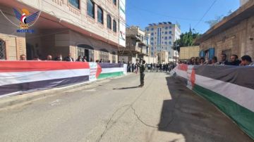 وقفات للمكاتب التنفيذية بأمانة العاصمة تأكيدا على ثبات الموقف المناصر لغزة وقفات للمكاتب التنفيذية بأمانة العاصمة تأكيدا على ثبات الموقف المناصر لغزة