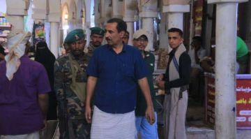 باتيس يتفقد المواطنين في سيئون ويؤكد استمرار القوات الجنوبية في تثبيت الأمن بوادي حضرموت