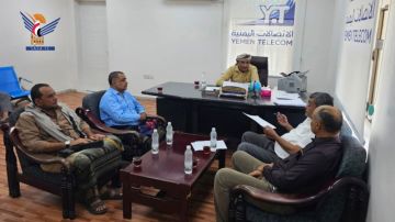 محافظ الحديدة يتفقد سير العمل في فرع المؤسسة العامة للاتصالات