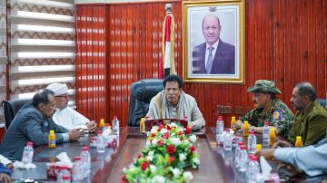 محافظ المهرة يلتقي اللواء باعش وقيادات المجلس الانتقالي ويؤكد أهمية توحيد الجهود للحفاظ على الأمن والاستقرار محافظ المهرة يلتقي اللواء باعش وقيادات المجلس الانتقالي ويؤكد أهمية توحيد الجهود للحفاظ على الأمن والاستقرار