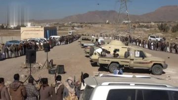 وقفة قبلية مسلحة في سنحان تأكيدا للجهوزية والاستنفار وقفة قبلية مسلحة في سنحان تأكيدا للجهوزية والاستنفار