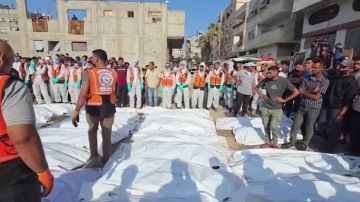 الدفاع المدني ينقل جثامين 48 شهيدا من مقبرة داخل مشفى المعمداني بغزة الدفاع المدني ينقل جثامين 48 شهيدا من مقبرة داخل مشفى المعمداني بغزة