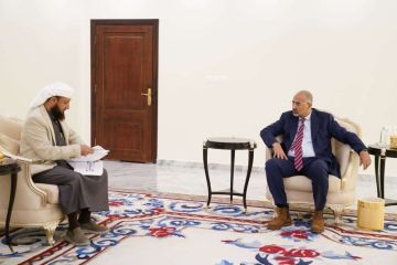 الرئيس الزبيدي يشدد على دور وزارة الأوقاف في تحصين المجتمع ونشر ثقافة التسامح والوسطية والاعتدال الرئيس الزبيدي يشدد على دور وزارة الأوقاف في تحصين المجتمع ونشر ثقافة التسامح والوسطية والاعتدال