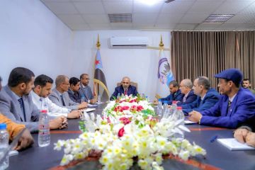 الرئيس الزبيدي يطلع على سير العمل في وزارتي الشؤون الاجتماعية والعمل والخدمة المدنية والتأمينات