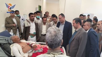 الصوفي والقعود يفتتحان مركز الأطراف والعلاج الطبيعي بهيئة المستشفى الجمهوري بحجة الصوفي والقعود يفتتحان مركز الأطراف والعلاج الطبيعي بهيئة المستشفى الجمهوري بحجة