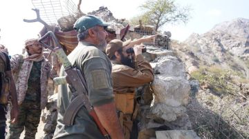 العميد الوالي يزور جبهة ثره بأبين ويطلع على جاهزية قواتنا المسلحة الجنوبية