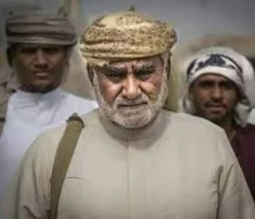 مسلحون يتبعون الحريزي يقتحمون معسكر اللواء 123 ويستولون على أسلحة ثقيلة مسلحون يتبعون الحريزي يقتحمون معسكر اللواء 123 ويستولون على أسلحة ثقيلة