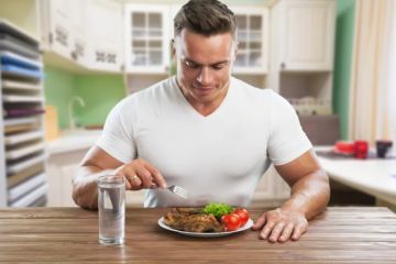 الإفراط في تناول اللحوم الحمراء يرتبط بأمراض مزمنة الإفراط في تناول اللحوم الحمراء يرتبط بأمراض مزمنة