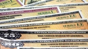 عوائد السندات الأمريكية تتراجع وسط ضعف سوق العمل