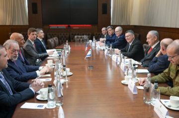 نتنياهو يلتقي المبعوث الأمريكي لبحث الخطوط الحمر في سوريا نتنياهو يلتقي المبعوث الأمريكي لبحث الخطوط الحمر في سوريا