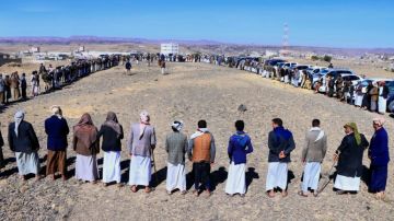صنعاء .. وقفة مسلحة بهمدان إعلانا للجهوزية واستعدادا لجولات قادمة مع الأعداء صنعاء .. وقفة مسلحة بهمدان إعلانا للجهوزية واستعدادا لجولات قادمة مع الأعداء