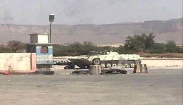 فرار جماعي لعناصر المنطقة العسكرية الأولى من مقراتهم في سيئون فرار جماعي لعناصر المنطقة العسكرية الأولى من مقراتهم في سيئون