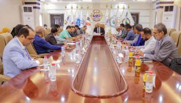 عدن.. وزير النقل يشدد على الشفافية في موازنة 2026 ويؤكد المضي قدما في الإصلاحات الاقتصادية عدن.. وزير النقل يشدد على الشفافية في موازنة 2026 ويؤكد المضي قدما في الإصلاحات الاقتصادية