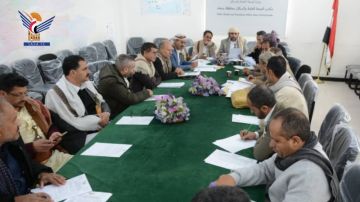 الهيئة الإدارية بمحافظة صنعاء تناقش المواضيع المتصلة بتنفيذ عدد من المشاريع