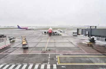 فوضى في المطارات العالمية.. إلغاء مئات الرحلات في الهند وبريطانيا بسبب اضطرابات حادة