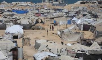 الإغاثة الطبية بغزة تحذر من خطر انتشار مرض جديد بين النازحين وتطالب بإدخال أجهزة الفحص فورا