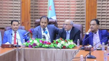 السلطة المحلية بوادي وصحراء حضرموت تجتمع مع قيادات انفصالية لتطبيع الأوضاع السلطة المحلية بوادي وصحراء حضرموت تجتمع مع قيادات انفصالية لتطبيع الأوضاع