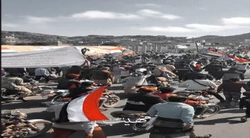 توافد حشود غفيره من أبناء الأزارق في مخيم الاعتصام بالضالع تأكيدا على استعادة دولة الجنوب العربي توافد حشود غفيره من أبناء الأزارق في مخيم الاعتصام بالضالع تأكيدا على استعادة دولة الجنوب العربي