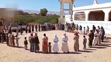 وقفات في مأرب نصرة لغزة وتأكيدا على الجهوزية للتصدي للأعداء وقفات في مأرب نصرة لغزة وتأكيدا على الجهوزية للتصدي للأعداء