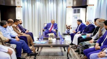 الرئيس الزبيدي يستقبل وفدا من أبناء المهرة ويجدد دعمه لتمكين أبناء المحافظة من إدارة شؤونهم الرئيس الزبيدي يستقبل وفدا من أبناء المهرة ويجدد دعمه لتمكين أبناء المحافظة من إدارة شؤونهم