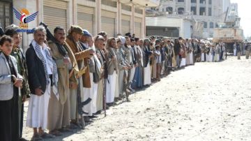 وقفة قبلية مسلحة بمديرية صنعاء الجديدة تأكيدا للجهوزية والاستنفار وقفة قبلية مسلحة بمديرية صنعاء الجديدة تأكيدا للجهوزية والاستنفار