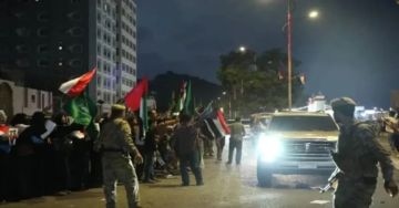 عاجل: فريق عسكري سعودي إماراتي يصل إلى عدن والهدف إخراج الانتقالي من حضرموت والمهرة عاجل: فريق عسكري سعودي إماراتي يصل إلى عدن والهدف إخراج الانتقالي من حضرموت والمهرة