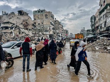 مركز حقوقي يحذر من كارثة وشيكة للنازحين بغزة نتيجة القيود الإسرائيلية مركز حقوقي يحذر من كارثة وشيكة للنازحين بغزة نتيجة القيود الإسرائيلية