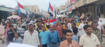 شاهد بالصور .. لحج تنتفض بمسيرة وفعالية جماهيرية كبرى للمطالبة بإعلان دولة الجنوب العربي