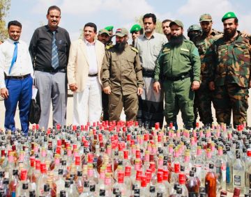 إدارة مكافحة المخدرات بقوات الحزام الأمني تتلف كمية كبيرة من الخمور المستوردة إدارة مكافحة المخدرات بقوات الحزام الأمني تتلف كمية كبيرة من الخمور المستوردة