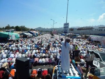 دعوة للمشاركة في أول صلاة جمعة اعتصامية بساحة العروض بخور مكسر دعوة للمشاركة في أول صلاة جمعة اعتصامية بساحة العروض بخور مكسر