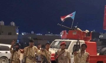 القوات الجنوبية تتسلم جميع المواقع العسكرية بمحافظة المهرة وتؤمن ميناء نشطون القوات الجنوبية تتسلم جميع المواقع العسكرية بمحافظة المهرة وتؤمن ميناء نشطون