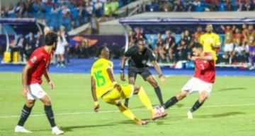 انطلاق مباراة منتخب مصر وزيمبابوى فى أمم أفريقيا