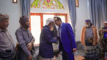 محافظ شبوة يؤكد على وحدة الصف ويثمن الاصطفاف المجتمعي لضمان الاستقرار والتنمية محافظ شبوة يؤكد على وحدة الصف ويثمن الاصطفاف المجتمعي لضمان الاستقرار والتنمية