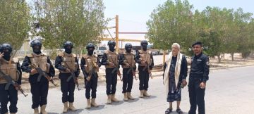 المقدم المهندس قاسم الثوباني يصل إلى الغيظة بمحافظة المهرة بعد زيارة رسمية إلى أبوظبي . المقدم المهندس قاسم الثوباني يصل إلى الغيظة بمحافظة المهرة بعد زيارة رسمية إلى أبوظبي .