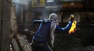 شبان فلسطينيون يهاجمون مركبات للمستوطنين شمال ووسط الضفة المحتلة شبان فلسطينيون يهاجمون مركبات للمستوطنين شمال ووسط الضفة المحتلة