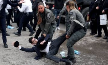 شرطة الاحتلال تفرق احتجاجا ضد التجنيد الإجباري