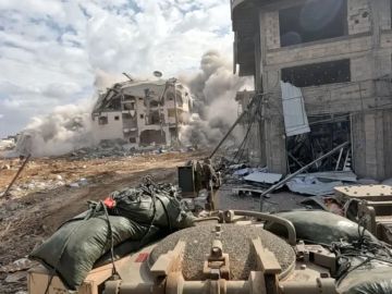 العدو الاسرائيلي يواصل عمليات القصف ونسف المنازل في قطاع غزة العدو الاسرائيلي يواصل عمليات القصف ونسف المنازل في قطاع غزة