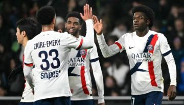 باريس يقفز مؤقتًا لصدارة الدوري الفرنسي بثلاثية أمام ميتز