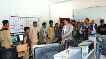 الصعدي يطلع على مستوى التعليم والتجهيزات بكلية مجتمع صنعاء