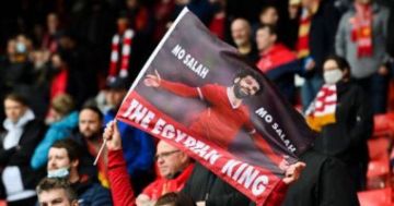 جماهير ليفربول تحتفي بمحمد صلاح