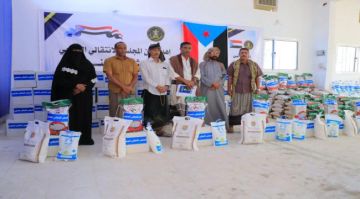 انتقالي وادي حضرموت يدشن توزيع السلال الغذائية للأسر الأشد احتياجا انتقالي وادي حضرموت يدشن توزيع السلال الغذائية للأسر الأشد احتياجا