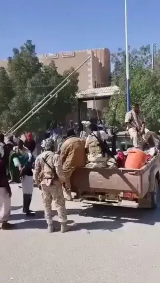 انتهاكات مروعة في سيئون: حملات مداهمات وتفتيش ونهب منظم تستهدف منازل ومحال تجارية لمواطنين من المحافظات الشمالية (فيديو) انتهاكات مروعة في سيئون: حملات مداهمات وتفتيش ونهب منظم تستهدف منازل ومحال تجارية لمواطنين من المحافظات الشمالية (فيديو)