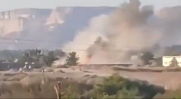 شاهد .. القوات الجنوبية تدك دبابة المنطقة الأولى وتواصل تحرير تريم شاهد .. القوات الجنوبية تدك دبابة المنطقة الأولى وتواصل تحرير تريم