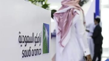 السعودية تخفض سعر خامها العربي لأدنى مستوى منذ 2021 وسط فائض عالمي