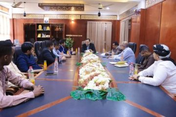 السقطري يبحث مع أمين محلي المهرة أولويات تطوير القطاعين الزراعي والسمكي السقطري يبحث مع أمين محلي المهرة أولويات تطوير القطاعين الزراعي والسمكي