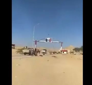 سقوط لواء تابع لحرس الحدود في حضرموت في قبضة مسلحين قبليين ونهب أسلحته بعد حصار استمر لأيام (فيديو)