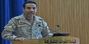 ما الذي حدث في ميناء المكلا؟ سفينتان بلا تتبع تشعلان جرس إنذار جديد