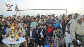 الحديدة .. البشري يكرم فريق أكاديمية رامي بكأس الشهيد الغماري لكرة القدم بمديرية الحالي الحديدة .. البشري يكرم فريق أكاديمية رامي بكأس الشهيد الغماري لكرة القدم بمديرية الحالي