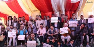 تصعيد غير مسبوق.. جرحى تعز يقطعون الطرق أمام مؤسسات حكومية بعد 25 يوما من الاعتصام المفتوح تصعيد غير مسبوق.. جرحى تعز يقطعون الطرق أمام مؤسسات حكومية بعد 25 يوما من الاعتصام المفتوح